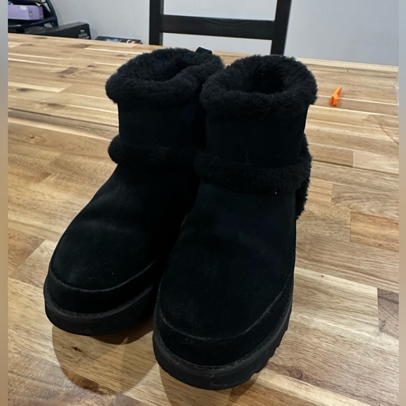 UGG CLASSIC MINI FLUFF SPILL SEAM - Picture 7 of 12